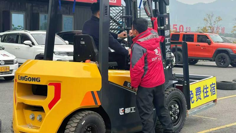 叉车2.jpg
